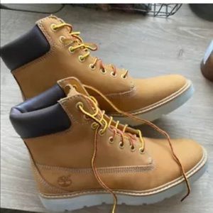 NEW REAL TIMBERLANDS! 6” Icon Boot Wheat Size Us 6